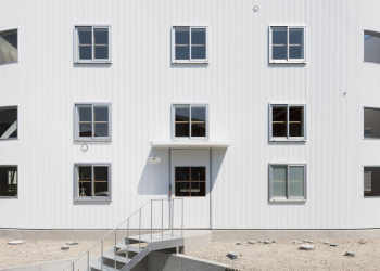 mau trang luon lam noi bat nhung thu xung quanh cdb325c0 - House in Hikone : Mẫu nhà tầng đẹp tại Nhật Bản