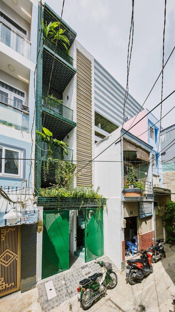 nha gan 35m2 nam trong hem nho duoc thiet ke fa00196f - Mẫu nhà tầng 35m2 nằm trong hẻm nhỏ, được thiết kế thoáng đãng của gia đình 5 người tại Sài Gòn