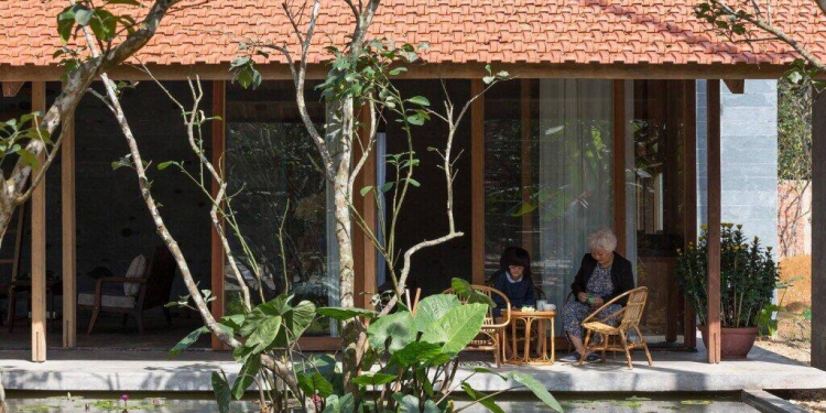 1633278261 roi xa pho thi on ao gia dinh hue 3 cc6369b8 - Hachi Lily House : Rời xa phố thị ồn ào, gia đình Huế 3 thế hệ tận hưởng không gian trong lành bên ngôi nhà vườn đầy hoa bưởi